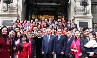 Sinh viên Việt Nam tại Anh bày tỏ với Tổng Bí thư quyết tâm hiện thực hóa Nghị quyết 57 bằng tri thức và sáng tạo
