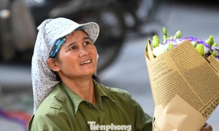 Những người phụ nữ miệt mài mưu sinh trong ngày 20/10