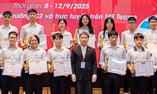 Dàn tân sinh viên ‘cực khủng’ thủ khoa, quán quân Olympic, giải quốc tế hội tụ