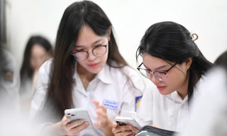 Học sinh Trường THPT Nguyễn Trãi (Hà Nội) biến lớp học thành 'đại tiệc tiếng Anh' 