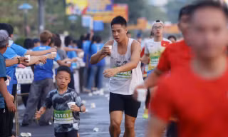 Không khí sôi động trên đường chạy Khánh Hoà