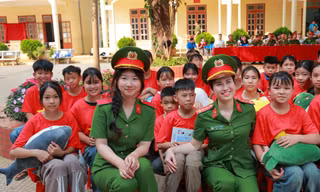 Tuổi trẻ Học viện Cảnh sát mang ‘phòng tin học’ lên vùng biên Sơn La