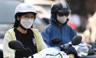 Bụi mù bao phủ Thủ đô: Người Hà Nội vật lộn đối phó với cảnh ‘mắt cay, thở khó’