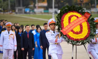 238 đại biểu tuổi trẻ Mặt trận Tổ quốc, các đoàn thể Trung ương báo công dâng Bác