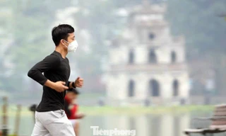 Người Hà Nội đổi lịch tập thể dục để 'né bụi'
