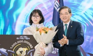Nữ sinh trường ĐH Hàng hải đăng quang 'Vũ trụ Đồng tiền 2025'