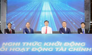 Sinh viên Việt Nam bước vào 'không gian học tài chính số' với S-Finfest