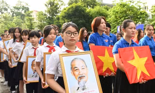 Tuổi trẻ cả nước đồng loạt hát Quốc ca trong Lễ chào cờ ‘Tôi yêu Tổ quốc tôi’