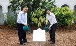 Tổng Bí thư, Chủ tịch nước Tô Lâm trồng cây trong khu vườn nổi tiếng của Singapore