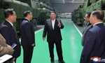 Chủ tịch Triều Tiên Kim Jong Un ca ngợi sự lợi hại của hệ thống tên lửa đa nòng mới