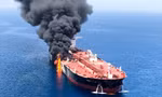 Nhiều tàu trúng đạn ở eo biển Hormuz