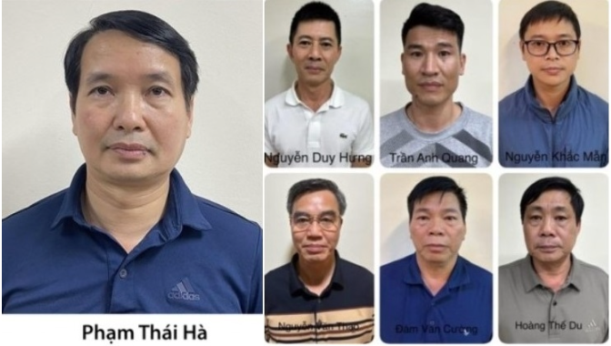 Bị can Phạm Thái Hà (hàng đầu) cùng một số bị can phạm tội trong vụ án. screen-shot-2025-07-15-at-182052.png