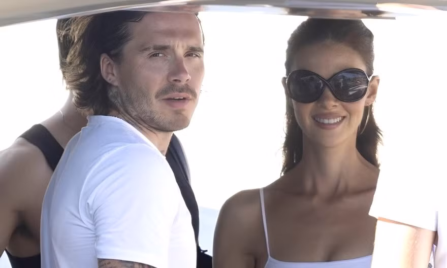 David Beckham ở cách con trai Brooklyn 5 phút đi bộ nhưng không gặp mặt
