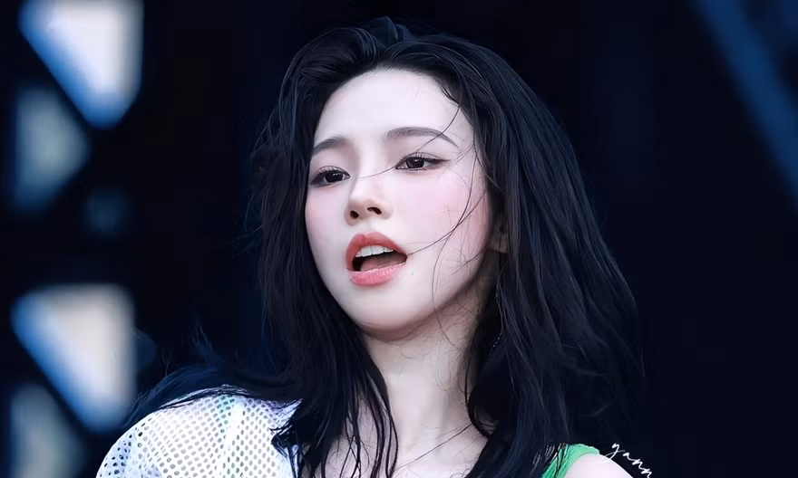 Vóc dáng nữ ca sĩ đẹp 'không góc chết'