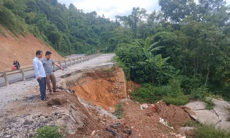 Lạng Sơn: Sạt lở đất khiến nhiều nhà dân phải di tản 