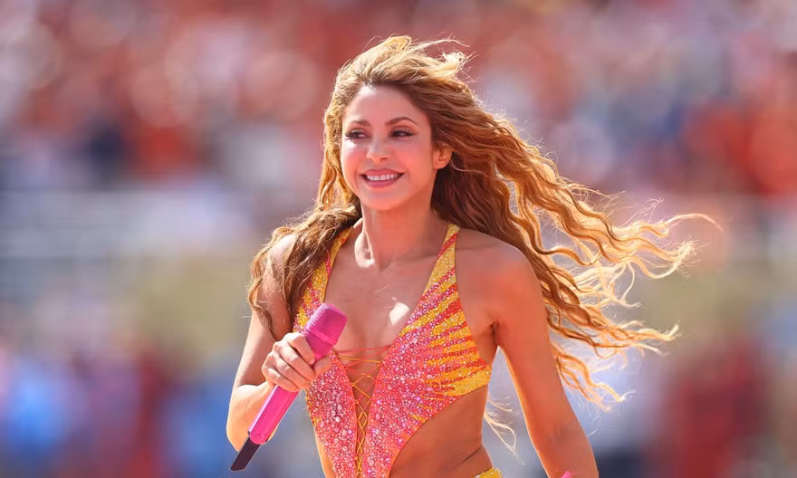 Shakira, Ronaldo 'béo' đốt nóng khán đài 80.000 người ở chung kết World Cup