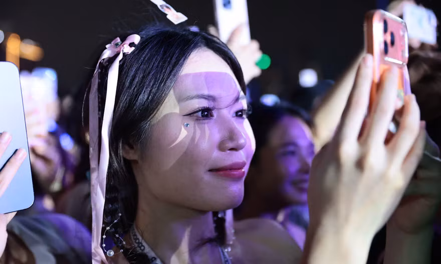 Concert Thanh xuân: Âm nhạc bùng nổ, mãn nhãn phần nhìn và sự tiếc nuối của khán giả
