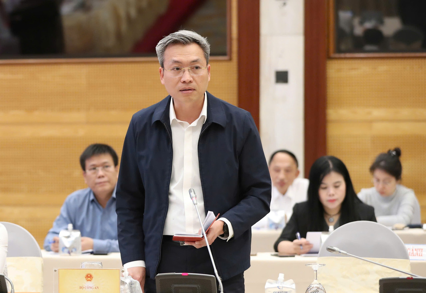 Thiếu tướng Nguyễn Quốc Toản trả lời tại họp báo. Ảnh Như Ý 811toan11.jpg