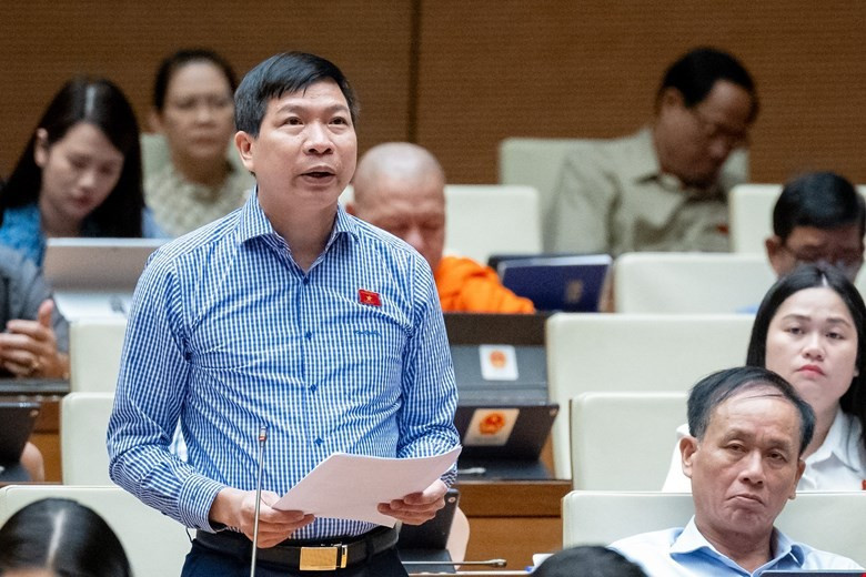 Ông Trần Văn Thức khi phát biểu tại Quốc hội. 159thuc.jpg