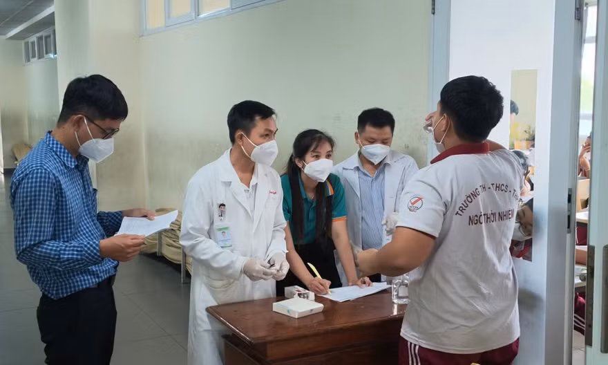 TPHCM: Thêm học sinh mắc não mô cầu, 99 người uống kháng sinh dự phòng