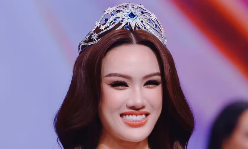 Trịnh Mỹ Anh bị tước vương miện 