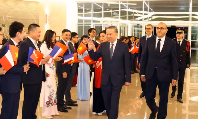 Tổng Bí thư, Chủ tịch nước Tô Lâm và Phu nhân bắt đầu thăm chính thức Pháp