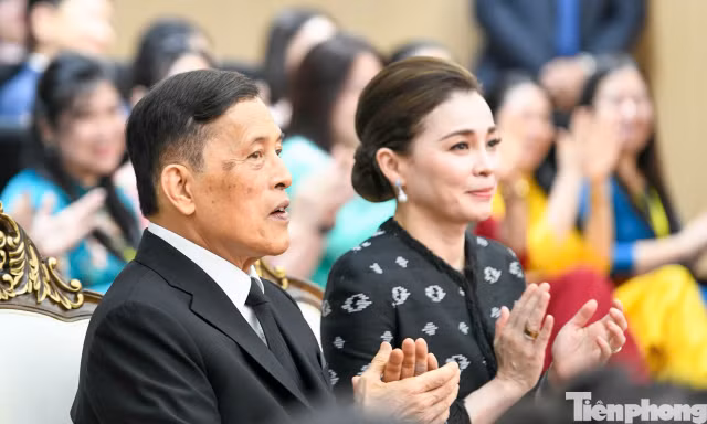 Nhà vua và Hoàng hậu Thái Lan thăm Trường Đại học Hà Nội