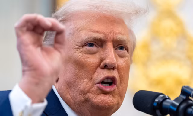 Tổng thống Mỹ Trump tuyên bố phong tỏa các tàu chở dầu ra, vào Venezuela