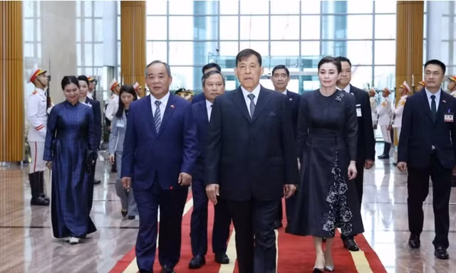 Nhà vua Thái Lan và Hoàng hậu bắt đầu thăm Việt Nam