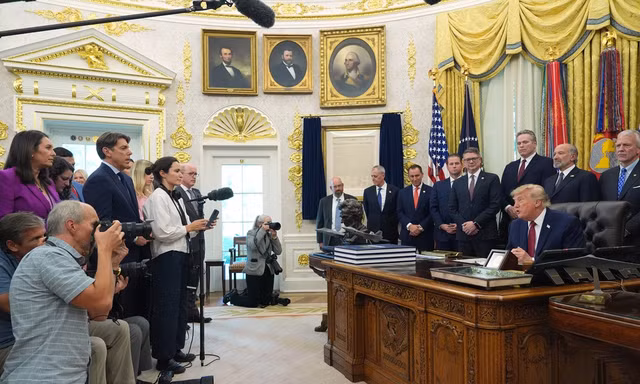 Tổng thống Trump tiết lộ việc Mật vụ Mỹ muốn dỡ bỏ Phòng Bầu dục