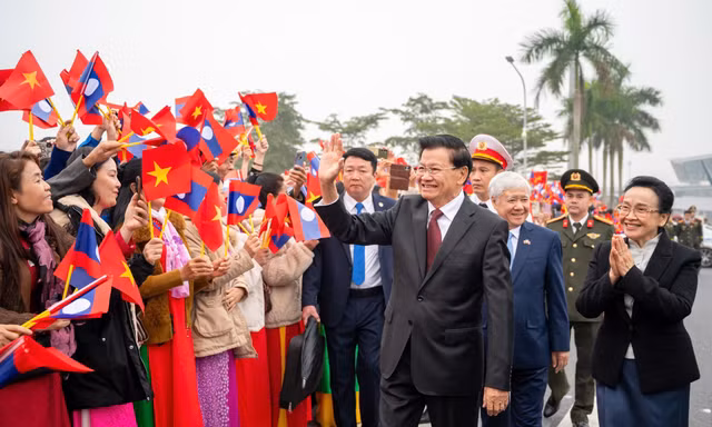 Lễ đón Tổng Bí thư, Chủ tịch nước Lào tại sân bay Nội Bài
