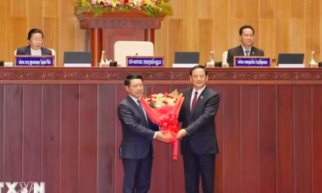 Việt Nam chúc mừng tân Chủ tịch Quốc hội và Thủ tướng Lào