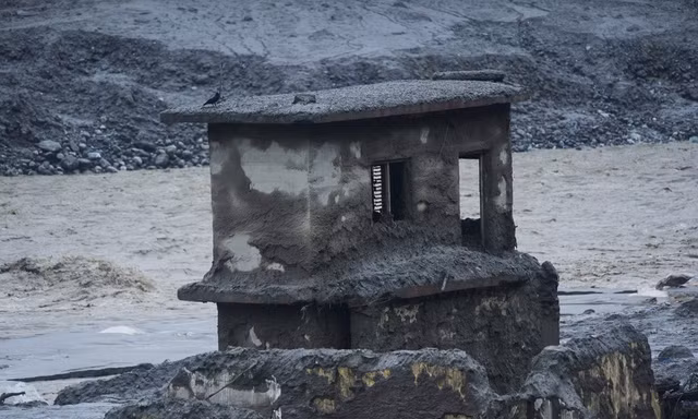 ‘Bom nước’ ở biên giới Nepal bắt đầu tràn, Trung Quốc dừng cứu hộ