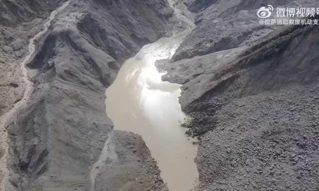 Ấn Độ cảnh giác với hàng ngàn hồ trên núi sau thảm hoạ ở Nepal
