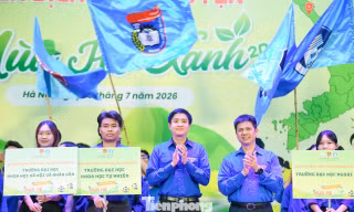 Hơn 1.200 sinh viên ĐHQG Hà Nội mang mùa hè xanh đến với vùng sâu, vùng xa