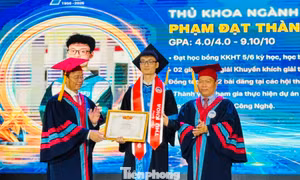 Bất ngờ với những kỉ lục tại lễ tốt nghiệp của sinh viên Đại học Kinh tế Quốc dân 