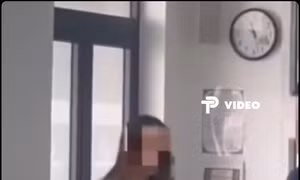 Sinh viên ăn mì tôm trong lớp, thầy giáo cho cả lớp dừng học
