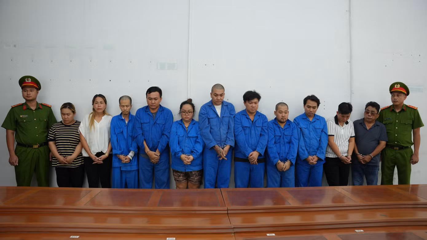 tu-trai-sang-vy-du-tien-huy-ha-trung-khoa-dat-thai-van-dong.jpg