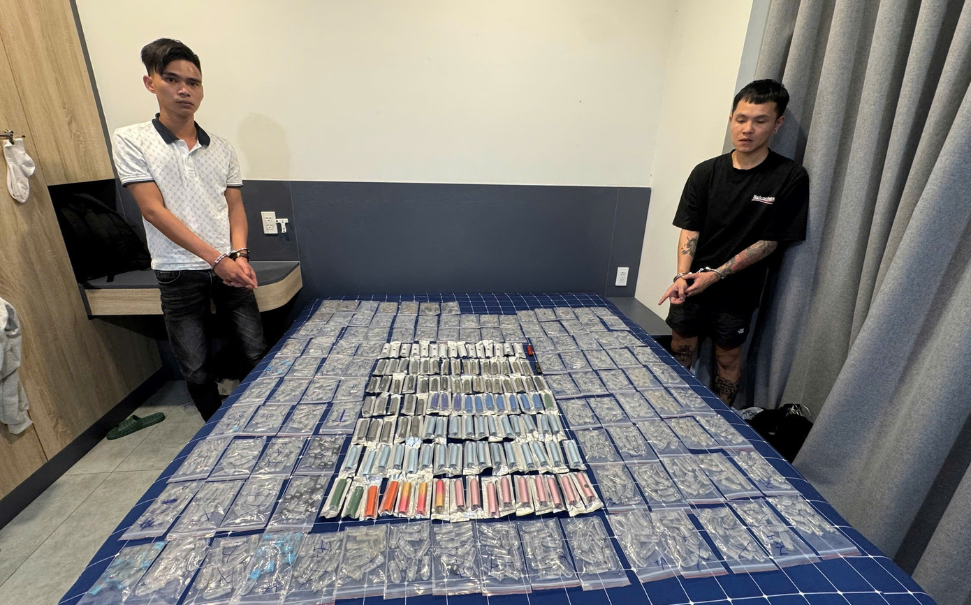 ‘Điểm mặt’ những đường dây Pod Chill chứa Etomidate bị triệt phá ‘Điểm mặt’ những đường dây Pod Chill chứa Etomidate bị triệt phá