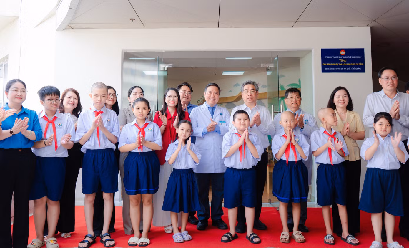 hiu-va-benh-vien-ung-buou-tphcm-noi-dai-hop-tac-bang-nhung-hoat-dong-gan-dao-tao-y-khoa-voi-cham-soc-nguoi-benh.jpg