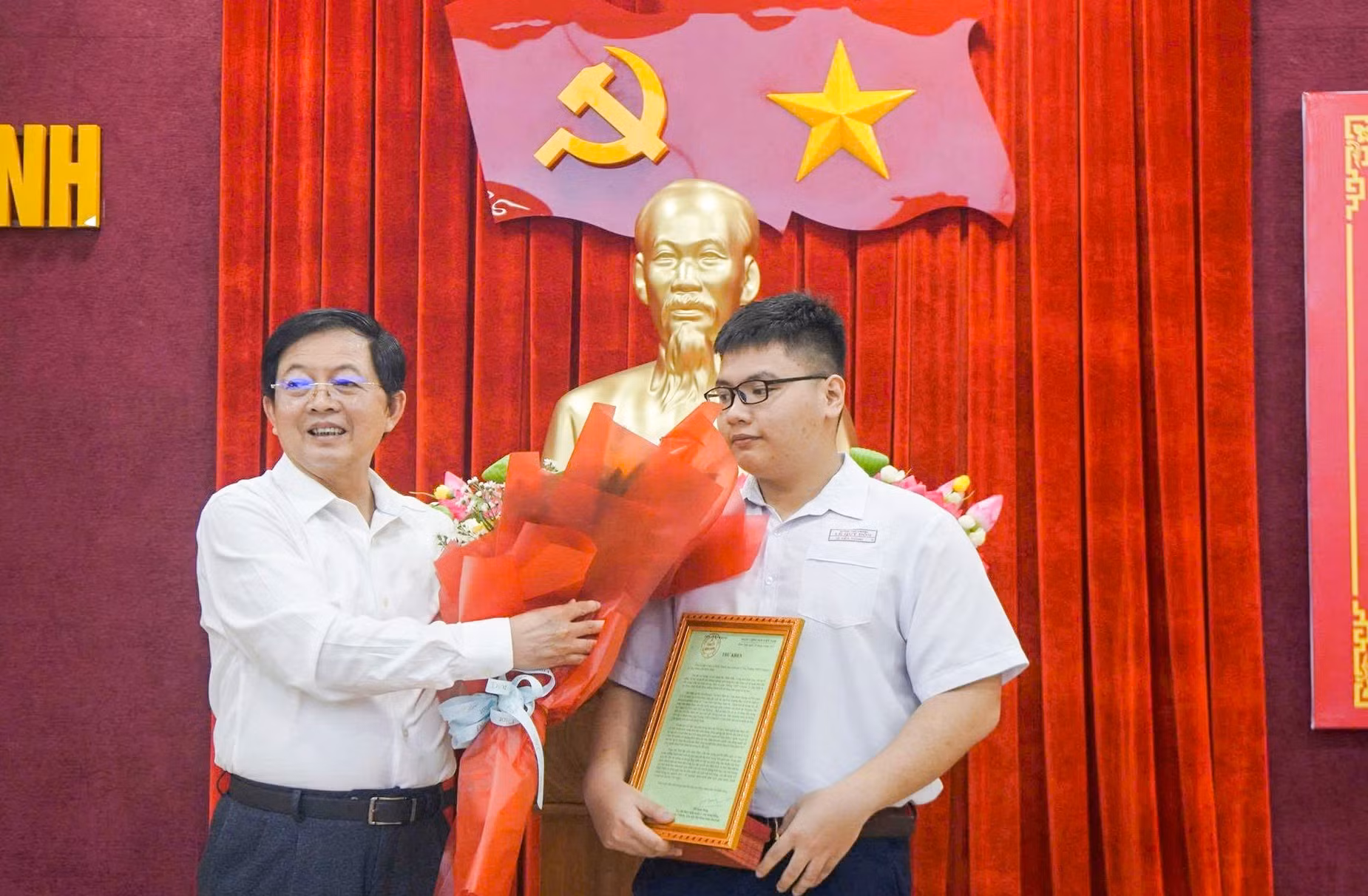 bi-thu.jpg