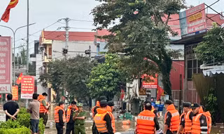 Hàng trăm công an Lạng Sơn hỗ trợ khắc phục vỡ đập Bắc Khê, cứu dân vùng lũ lụt 