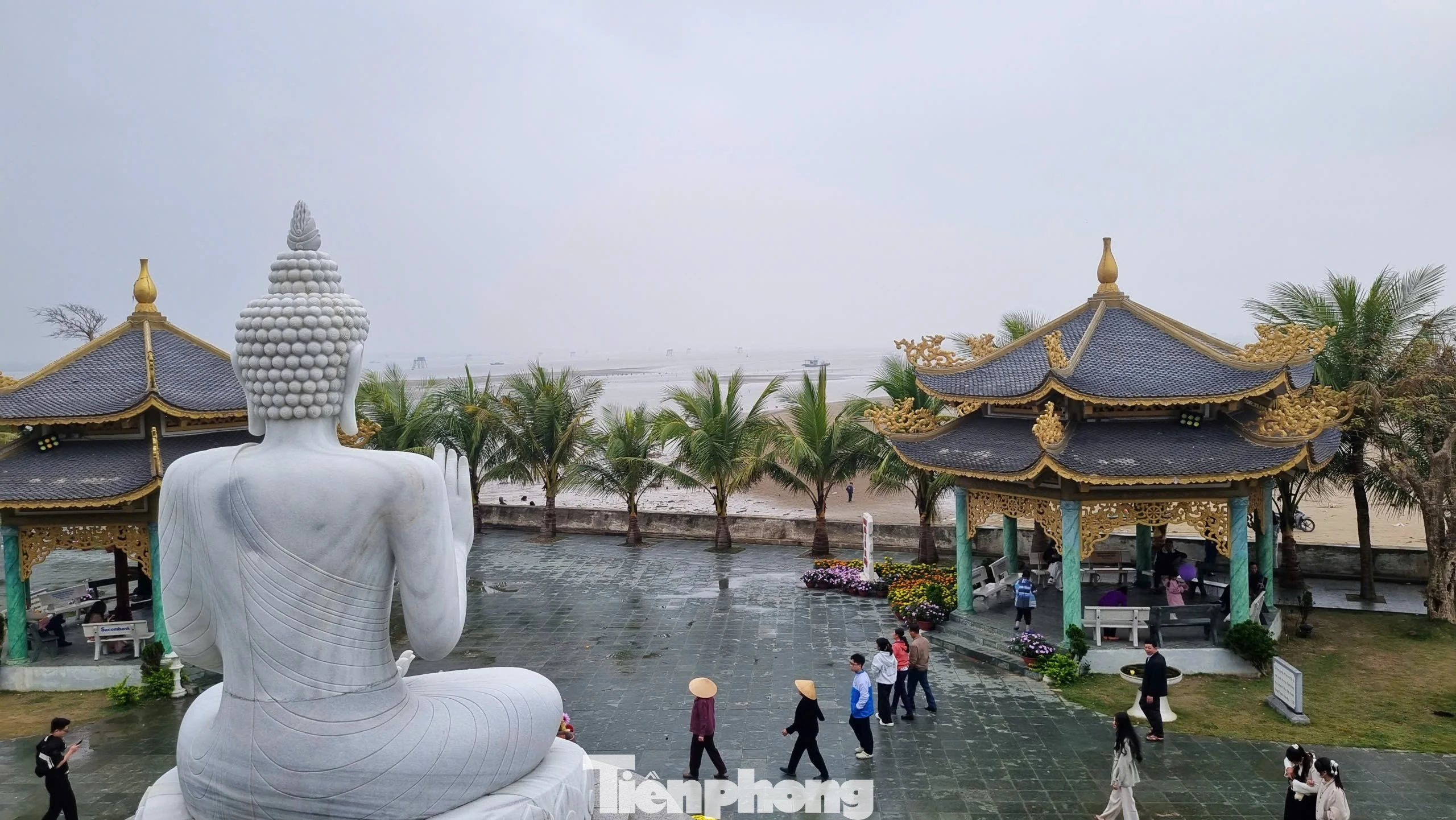 Chùa Bụt Thanh Hóa thu hút du khách đầu xuân với cảnh sắc biển và tín ngưỡng độc đáo