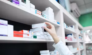 Bộ Y tế yêu cầu cung ứng đủ, không để thuốc tăng giá sau bão lũ