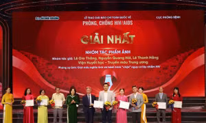 Báo chí góp phần biến nỗi sợ HIV thành hiểu biết khoa học