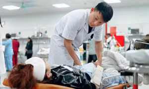 Thông tin chi tiết 7 nạn nhân vụ lật ô tô ở Lào Cai đang điều trị tại BV Việt Đức