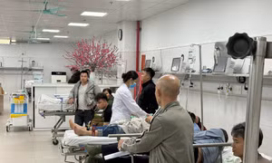 Hơn 100 ca cấp cứu do pháo nổ trong 24 giờ, bệnh viện lớn ‘căng mình’ trực chiến