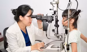 Chuyên gia chỉ rõ nguyên nhân gia tăng trẻ bị cận thị và cách khắc phục