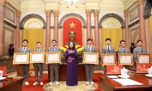 19 học sinh vinh dự nhận Huân chương Lao động