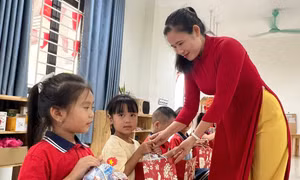 Lương của giáo viên phổ thông công lập dự kiến tăng cao nhất tới 17,6 triệu đồng